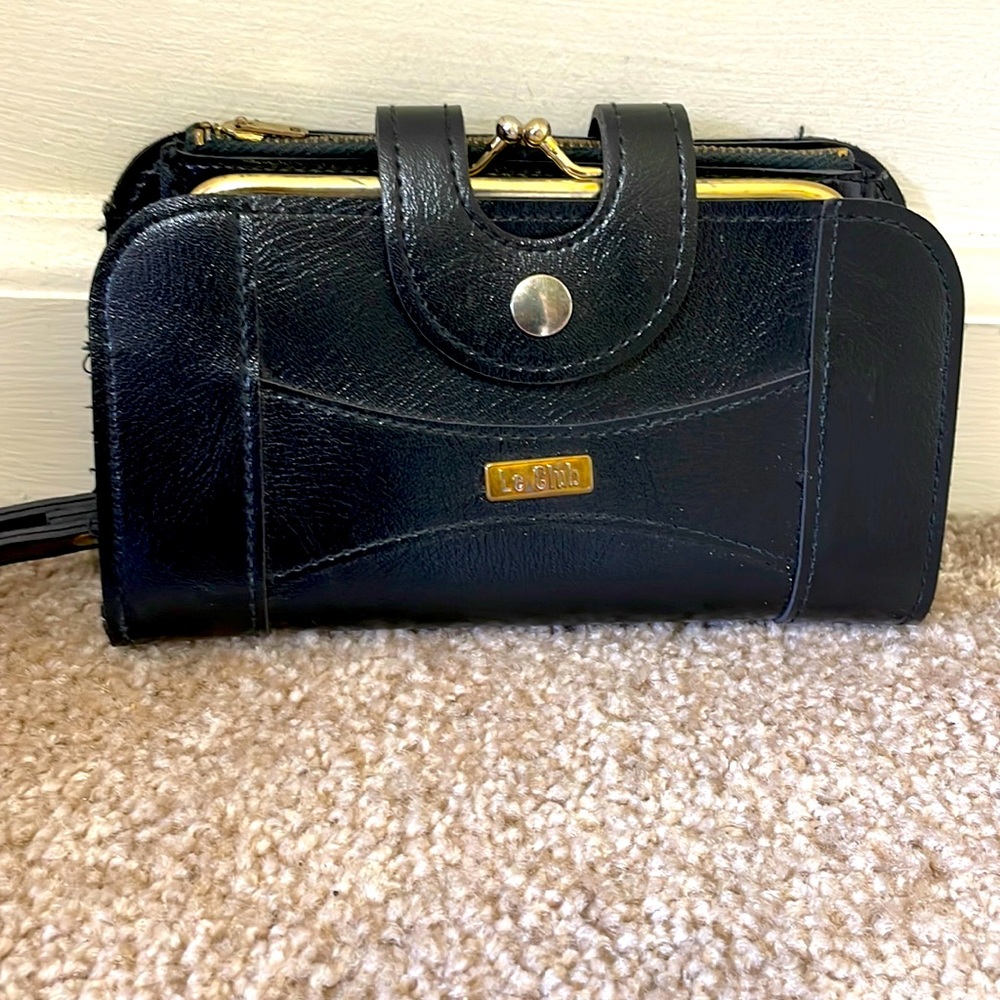 Vintage Women’s Leather Multi Pockets Black Wristlet Kiss Lock
